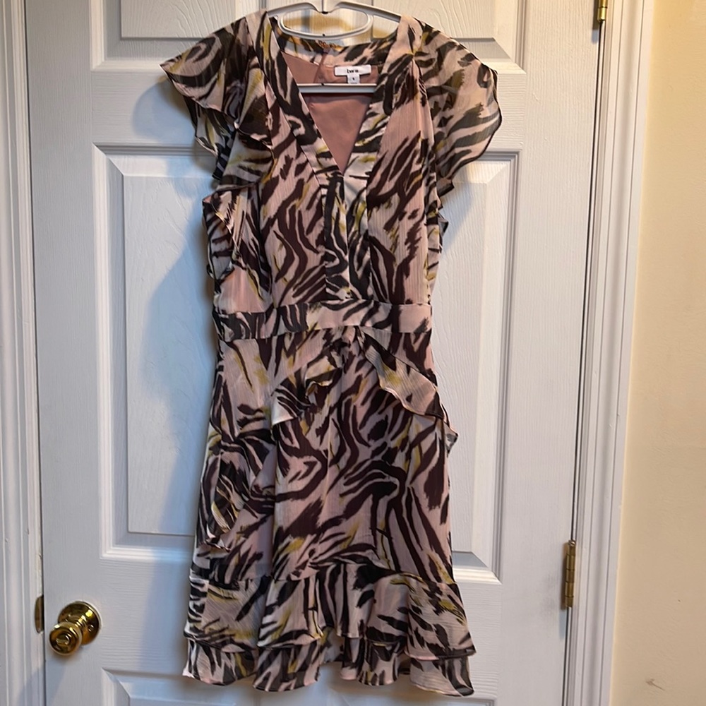 Bar lll size 6 pink brown short sleeve ruffle dress